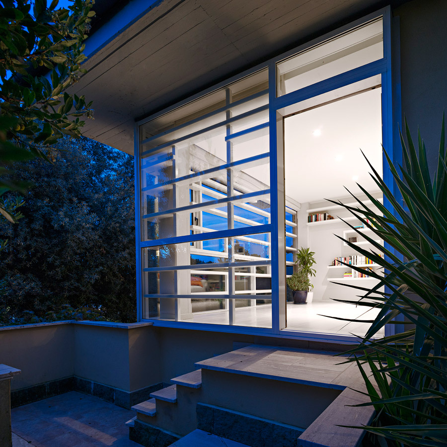 2 PREVIEW IMAGE -Horizontal-White-by-Nir-Sivan-exterior-independent-entrance
