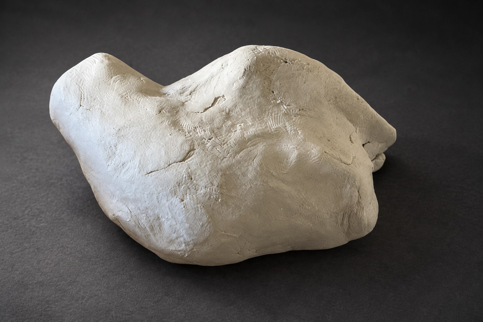 Nir Sivan Architects – Falcon, Vision in Flight (2025): the first single volume in white clay (cinematic light)
